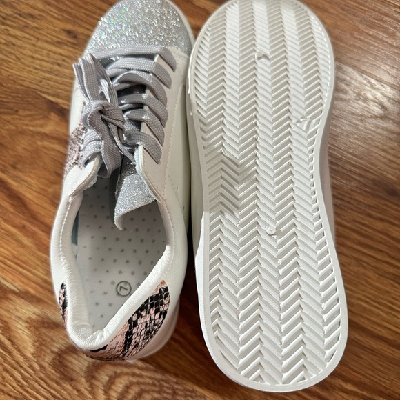 NWOT Simply Southern Star Sneakers - Picture 6 of 13